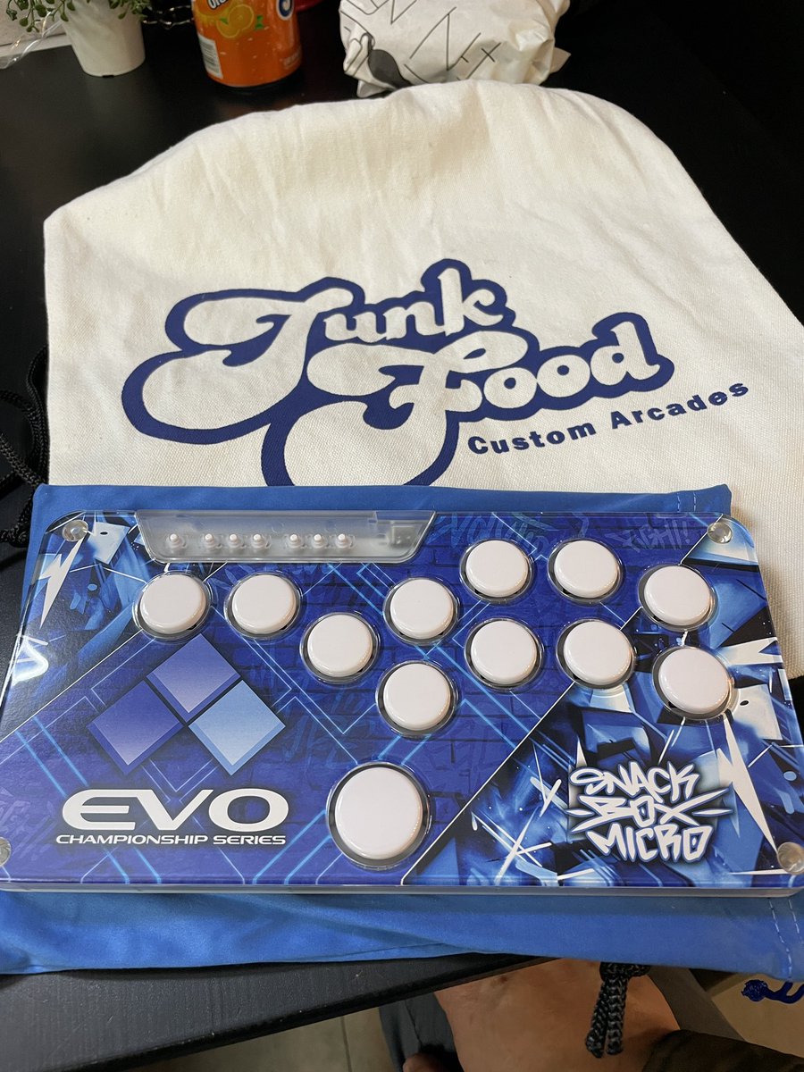 Was able to grab the @junkfoodarcades EVO snackbox I won from @MarkMan23 and @VampyBitme over some food! Was great talking shop these OGs! Now I need to figure out how to use an all button controller!