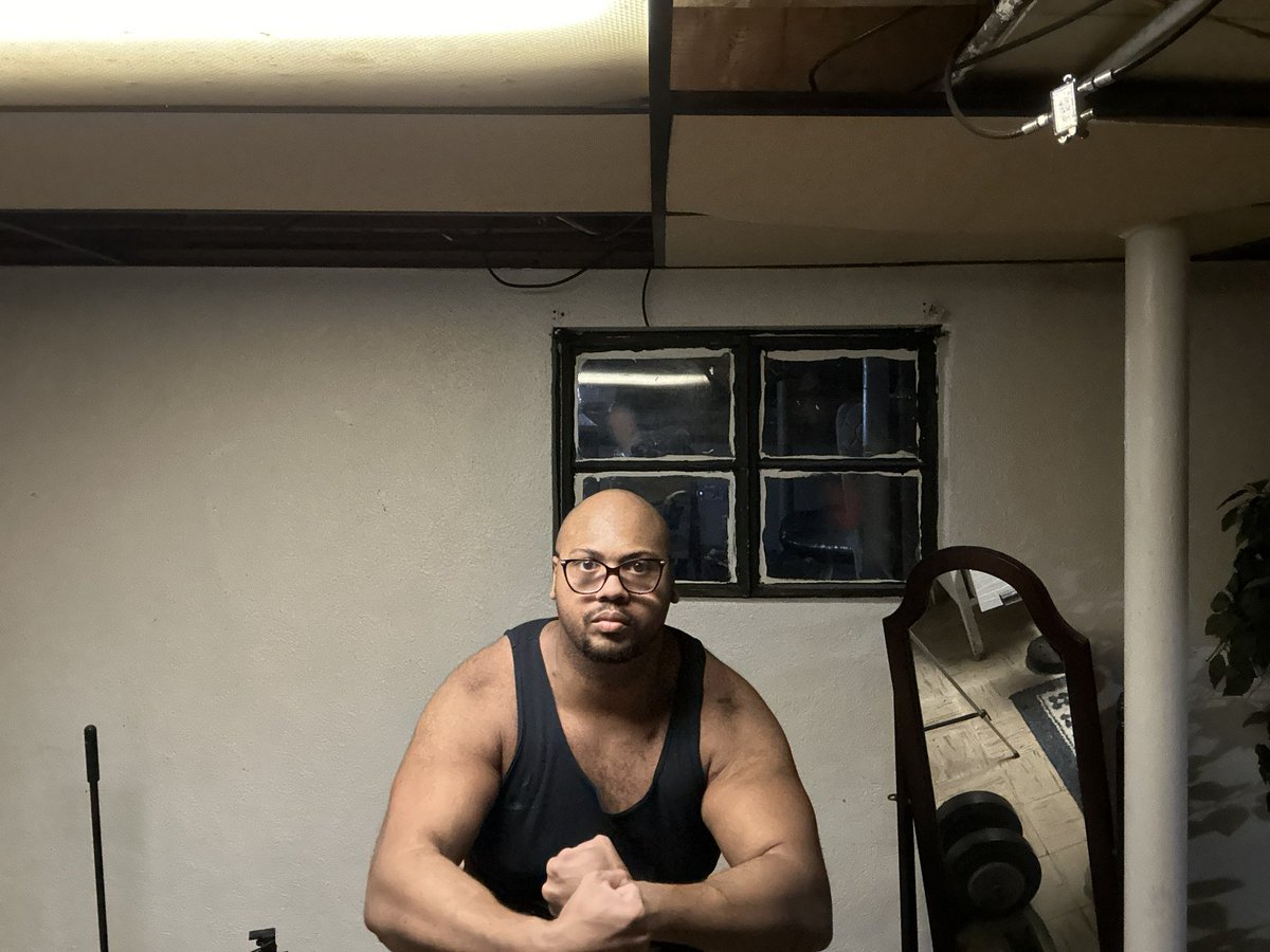 MrKingCoop's tweet photo. Pictures from my post workout session, taken 1/11/2024 at 1:15am. Feeling good & Motivated!! #Fitness #Flexing #BlackExcellence #Motivation #Gym #GymStrong https://t.co/NxOW6qcES6