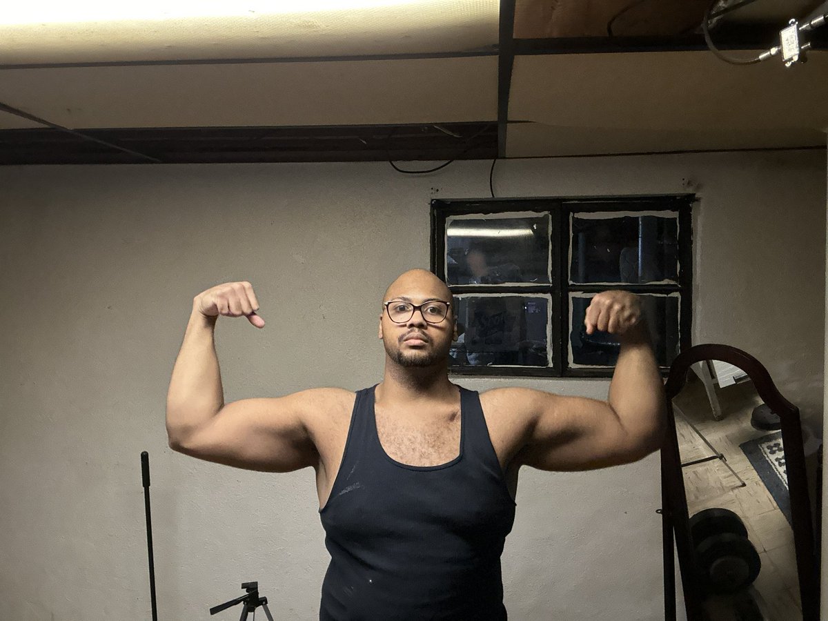 MrKingCoop's tweet photo. Pictures from my post workout session, taken 1/11/2024 at 1:15am. Feeling good & Motivated!! #Fitness #Flexing #BlackExcellence #Motivation #Gym #GymStrong https://t.co/NxOW6qcES6