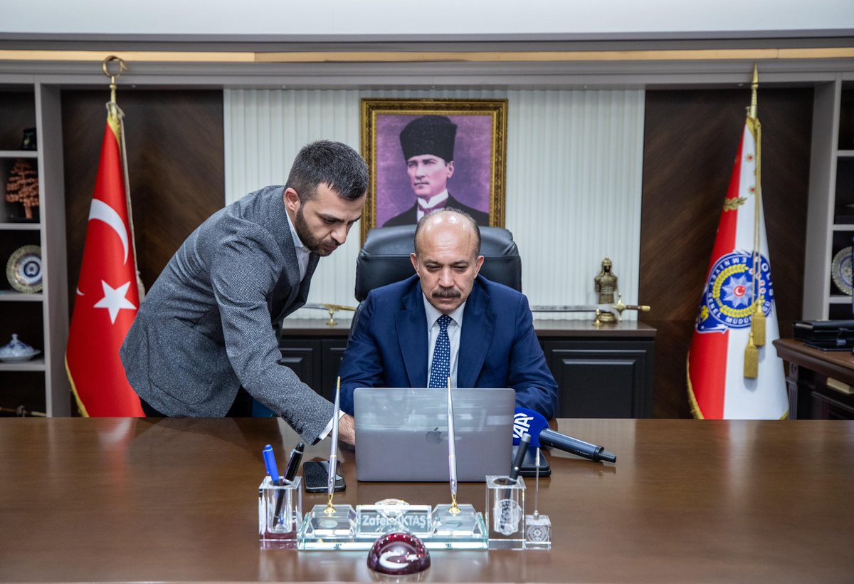 İstanbul Emniyet Müdürü Sayın <a href="/ZaferAktas3310/">Zafer AKTAŞ</a>, AA’nın “Yılın Kareleri” oylamasına katıldı.
Aktaş’ın seçtiği kareler 👇

v.aa.com.tr/3105682