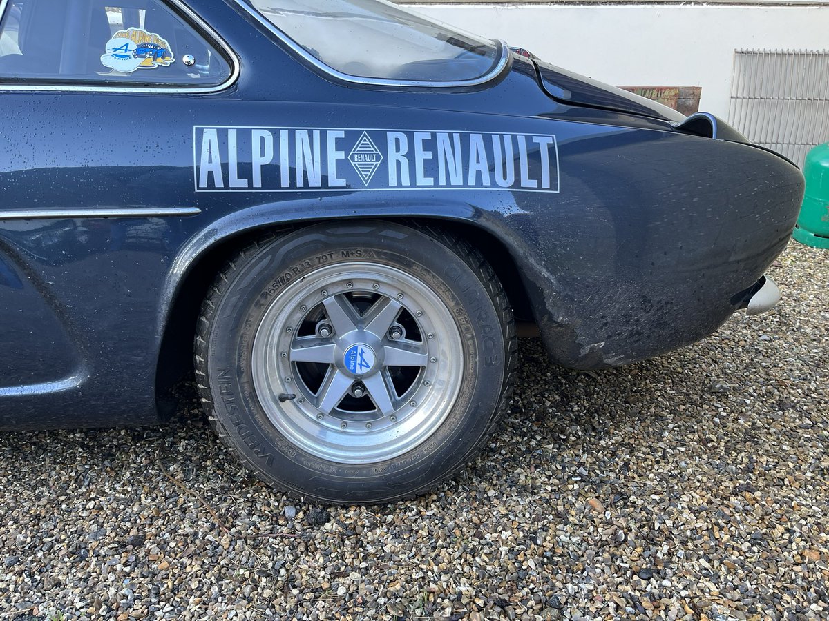A very pretty #Alpine for #FrenchCarFriday #Renault