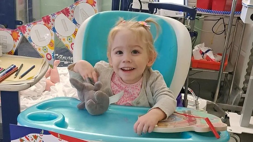 The mother of a two-year-old girl from Chippenham who needs a heart transplant is asking people to help turn "sorrow to hope" and become an organ donor.
bbc.co.uk/news/uk-englan…
