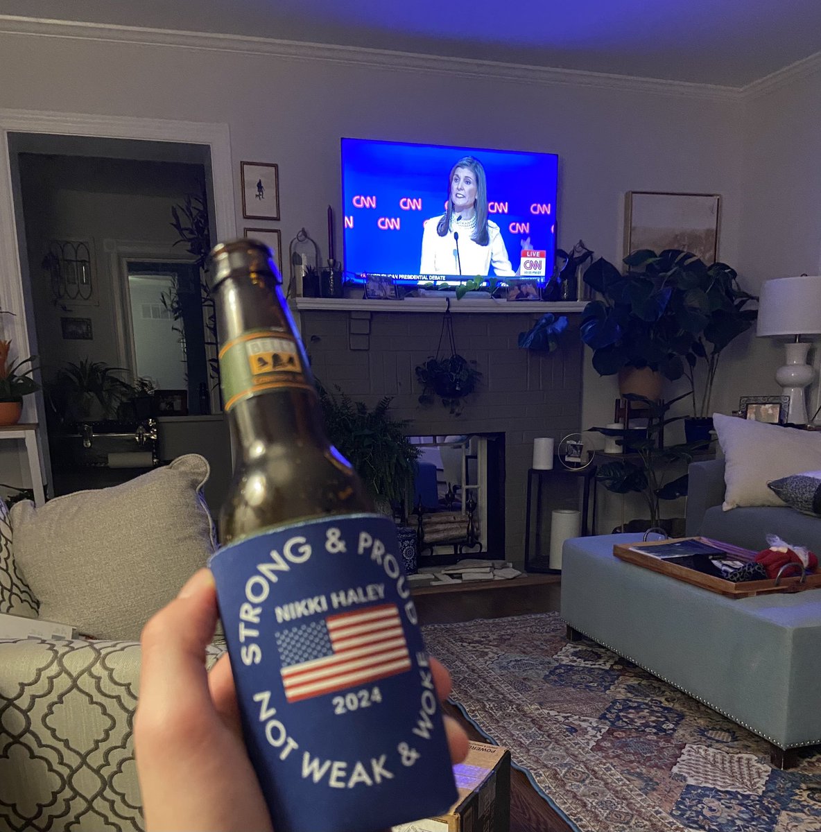 Michigan beer and @NikkiHaley for the win! Any questions? #StrongAndProud 💪 🍺