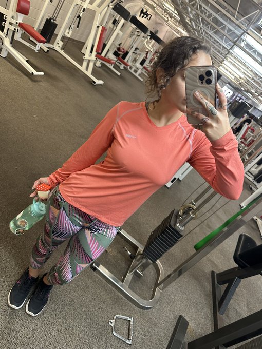 Gym today https://t.co/MHix8iAgZg<a href="/tag/progress"class="tags"><span>#progress</span></a><a href="/tag/bootyworkout"class="tags"><span>#bootyworkout</span></a><a href="/tag/gymbabe"class="tags"><span>#gymbabe</span></a>