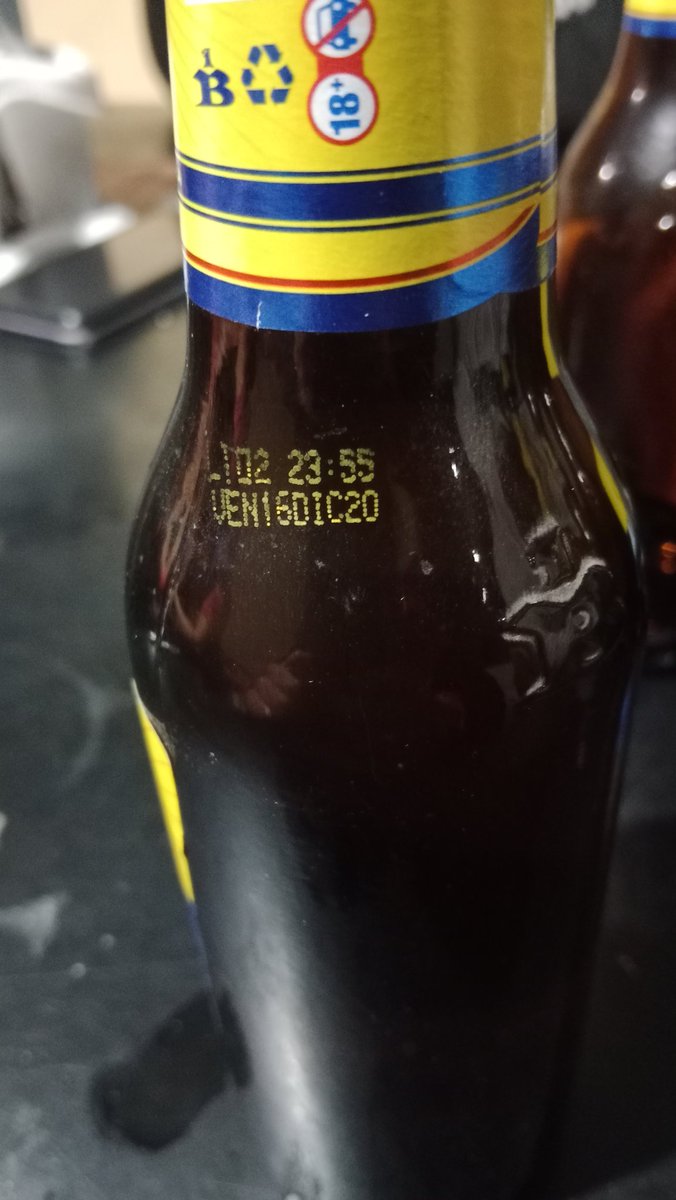 cristiantobaria's tweet photo. Cuando te sientes mareado con cuatro cervezas, y te das cuenta que tu tía te da las cervezas premium jajajajajaja.🥴🥴🥴🥴 https://t.co/1gq969zAVb