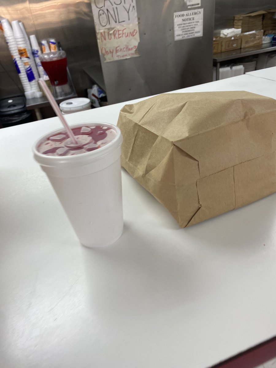 jaytoofresh24's tweet photo. I’m from Houston…of course ima pull up to Timmy Chan’s and get a wing dinner and a red koolaid 😂 https://t.co/bh12hP10zi