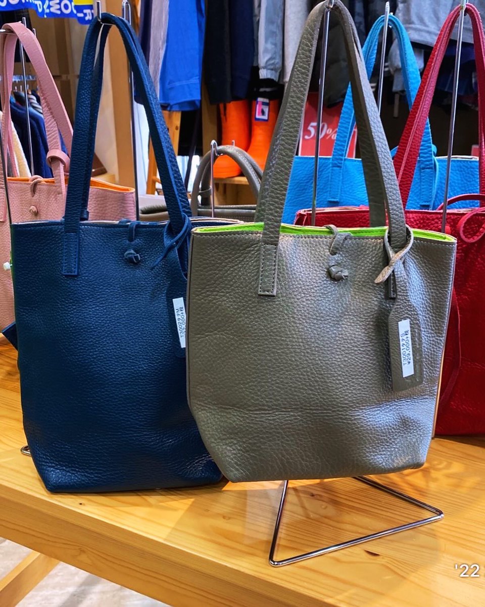 kinchan4649's tweet photo. オーダーバッグ👜やってます🎉
なかなか好みの色がないバッグ👜
オーダーなら好みの色があるかも🫶
20色から選べます👍デザインは7形👌裏地も選べる🫶ネームを考えて👀できあがりは1ヶ月🫡
オーダーバッグフェアやろうと思います🎉
興味ある方はメッセージください📩

#ヤマザキ洋服店
#オーダーバッグ https://t.co/A4pslfxSOd