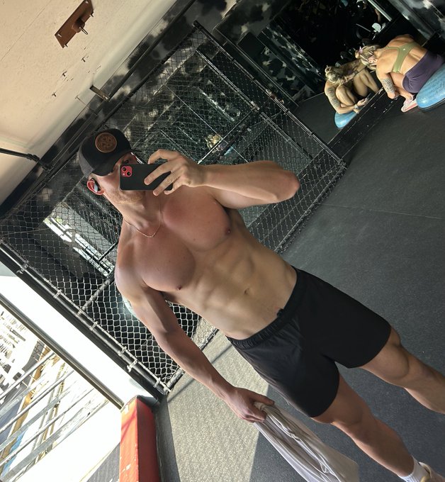 Watch ColtFitness's leaked NSFW photo on TwXstars