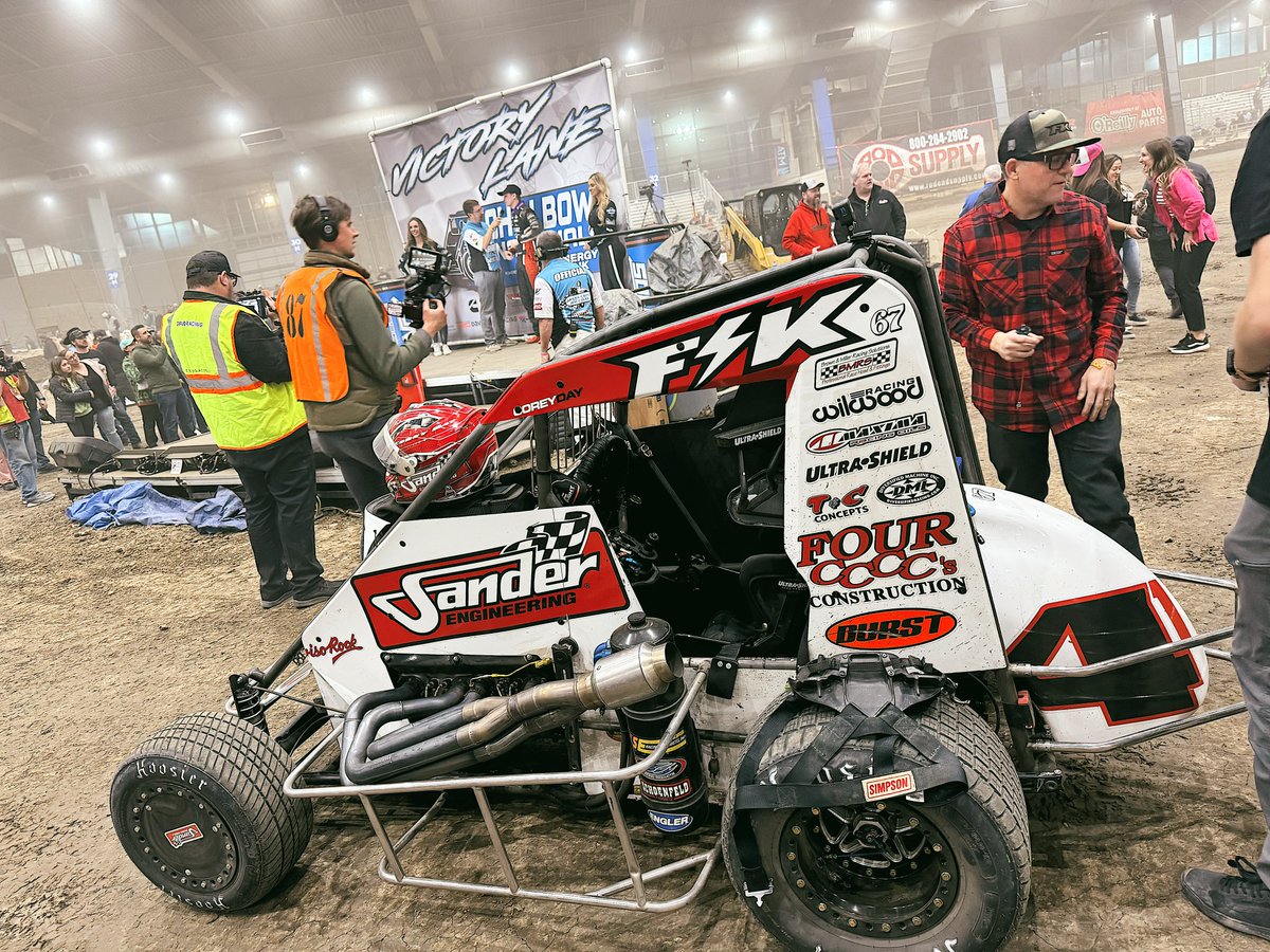 FK or die. @FactoryKahne’s Willie Kahne slaved away and meticulously built one of the nicest midgets in the building. He tabbed @Corey_Day_ to take the wheel and they win it on Wednesday at the Chili Bowl!
