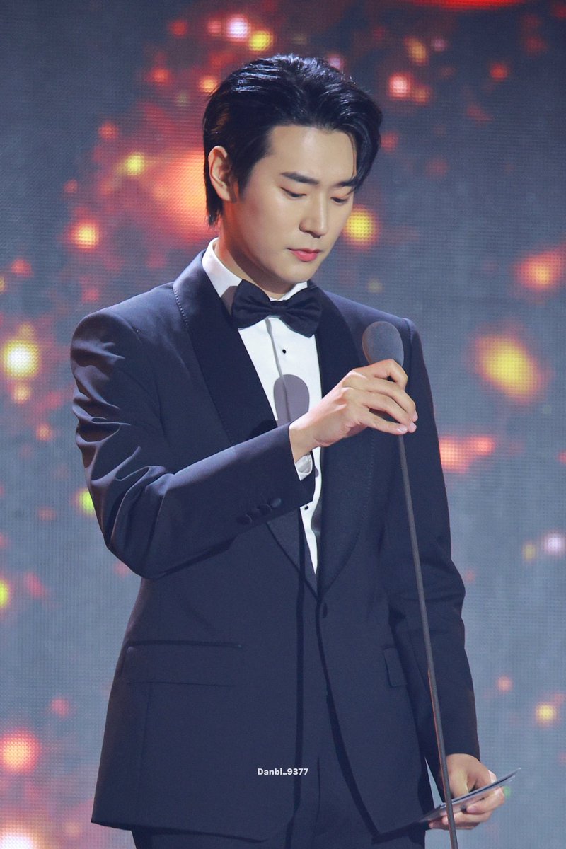 240110 써클차트 뮤직 어워즈
용안
#박서함 #PARKSEOHAM