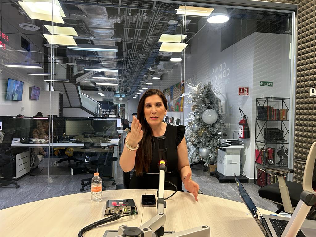 lasillarota's tweet photo. @tatclouthier @Claudiashein @samuel_garcias @AlvarezMaynez @kenialopezr @XochitlGalvez 🔴📻 #MesadeOpinión | "Este tema no es contra @Claudiashein, porque no dice nada, no fijó una posición por la tragedia de #Guerrrero, por este borrón del gobierno en las cifras de desaparecidos, por los resultados de la prueba PISA de los niños", comparte
@kenialopezr https://t.co/sEmoIjj3ax