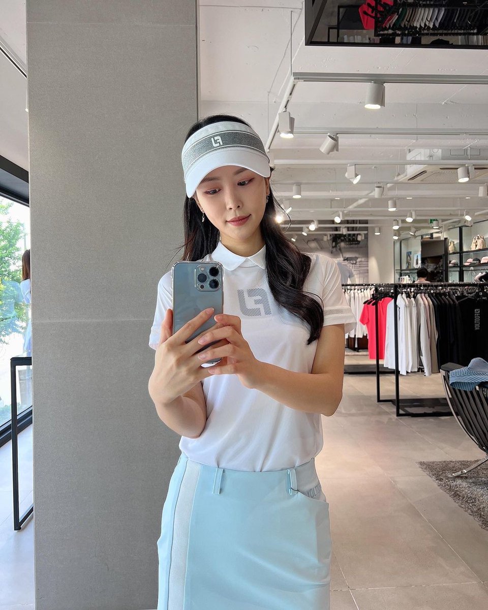 몇 가지 태도가 있다. 하릴없는 나른한 산책,