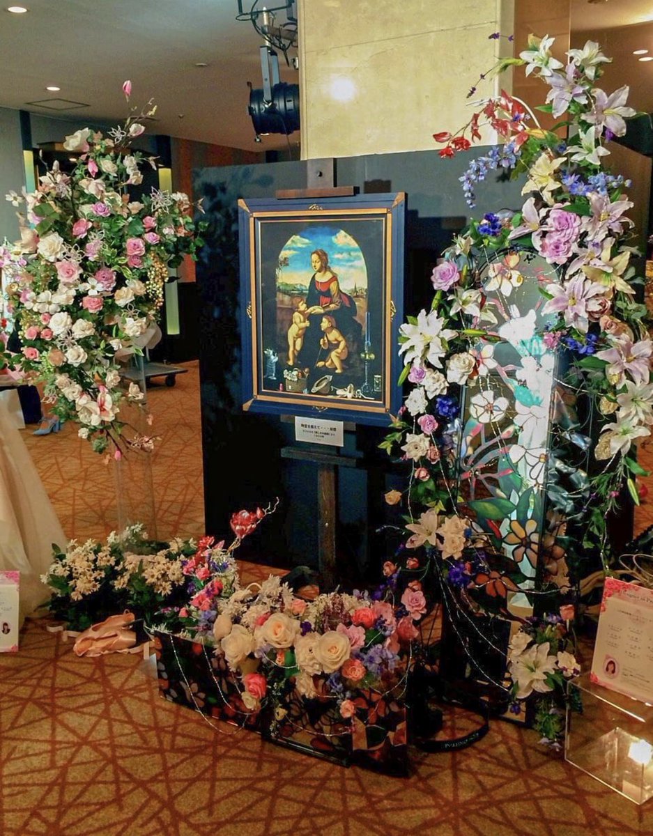八代亜紀さんの絵画と
コラボした
フラワー装花の
制作チームとして
参加させて頂いていました。

10年くらい前かな…

ご冥福をお祈りいたします。