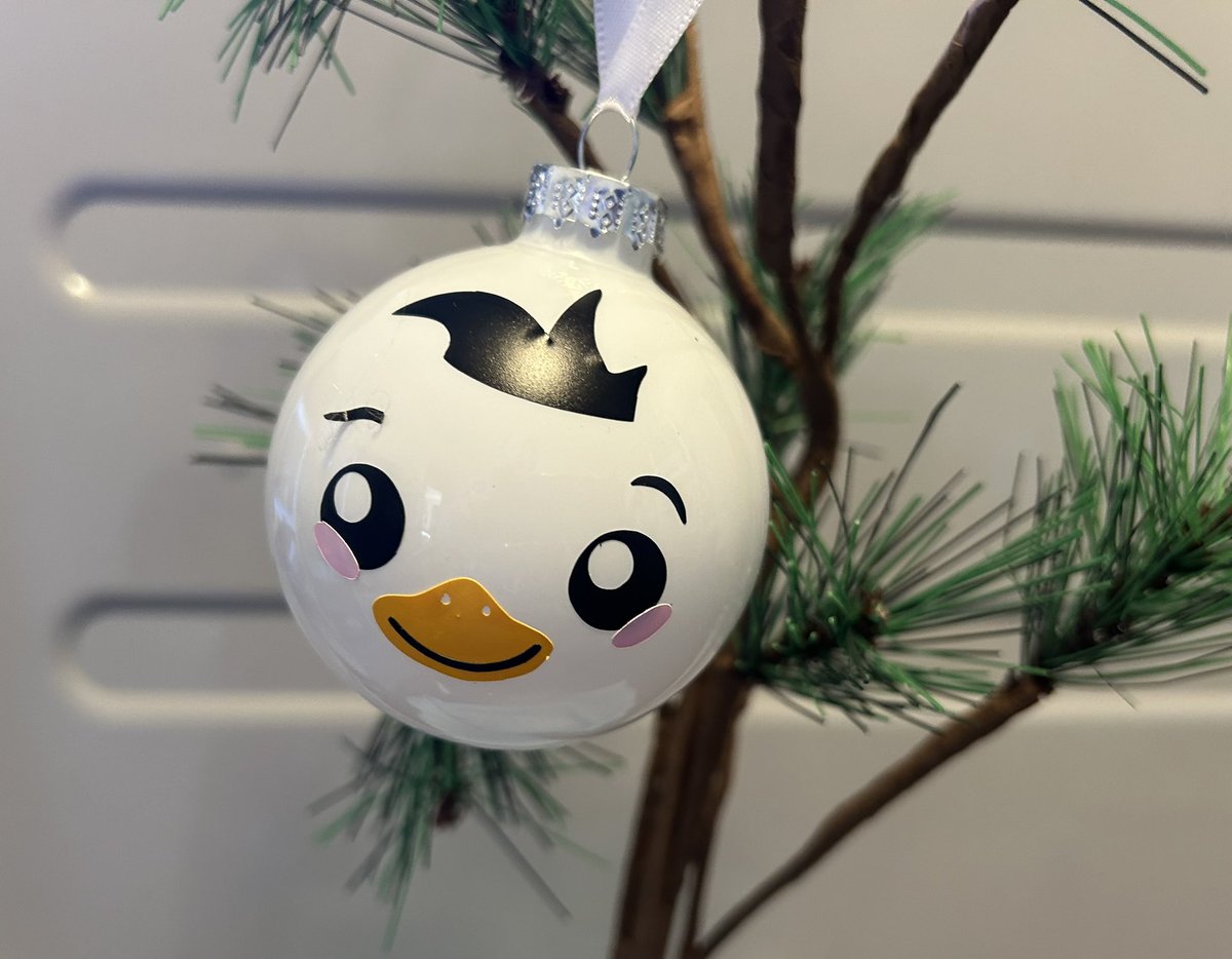 ValentineKustom's tweet photo. Duckie Christmas ornament. https://t.co/FhoMVpjJSl