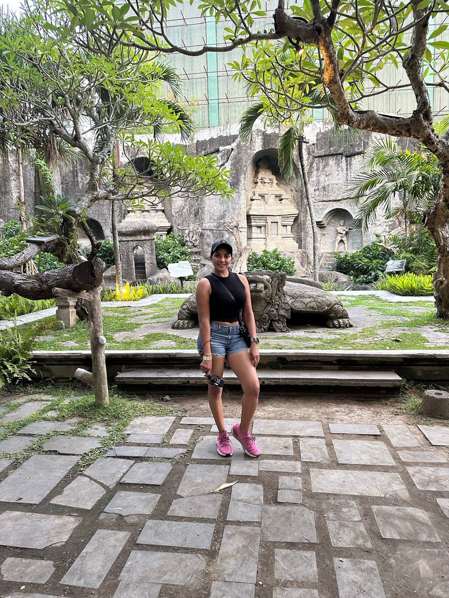 Bali bliss! Standing in awe of the magnificent Lord Ganesh idol on this beautiful morning. Feeling incredibly blessed and grateful for this unforgettable experience.😇🖤

#BaliMagic #ThursdayBlessings #GaneshaBlessings #GratitudeJourney #IslandAdventures #TravelDiaries #actress