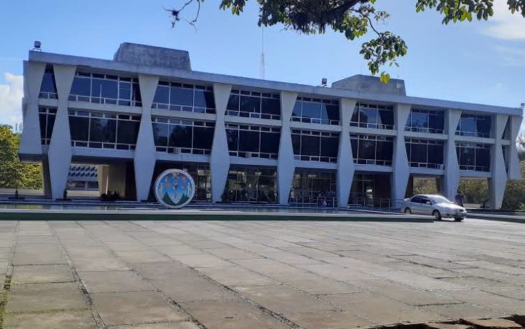 #AlertaUsac 🚨 La Escuela de Ciencia Política (ECP) fue intervenida por el CSU y nombran a director de facto

El Consejo Superior Universitario (CSU) nombró a la nueva Junta Directiva de la ECP:

➡️ Director - José Lara vinculado al rector de facto Walter Mazariegos

➡️…