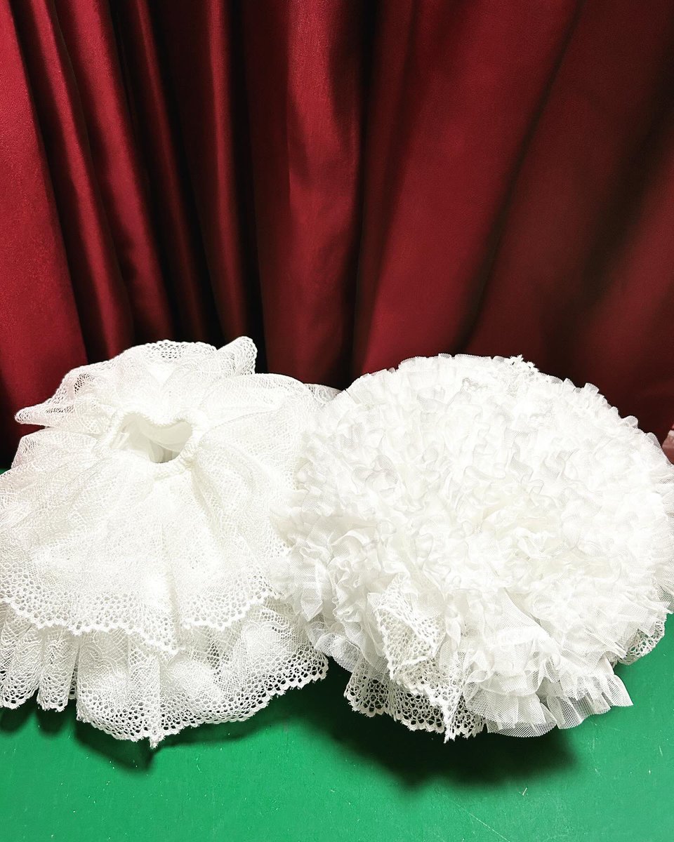 dolup_kyoto's tweet photo. ドラップのパニエ「ドラパニ」！2段のフリルとレースが2段付いてボリュームが凄いです✨👍
作り方に工夫を凝らしてドールの足の隙間にワサワサ入りますから安心して下さい♪
スカートとしてそのまま見せていただても大丈夫な優れものです👍自画自賛👏
#dolup #ドルパ_ディーラー https://t.co/PNpwnQTQUY