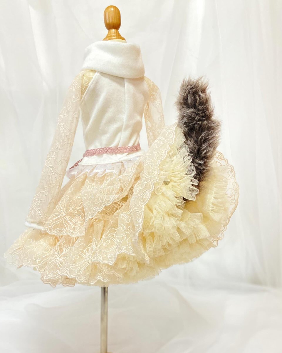 dolup_kyoto's tweet photo. ドラップのパニエ「ドラパニ」！2段のフリルとレースが2段付いてボリュームが凄いです✨👍
作り方に工夫を凝らしてドールの足の隙間にワサワサ入りますから安心して下さい♪
スカートとしてそのまま見せていただても大丈夫な優れものです👍自画自賛👏
#dolup #ドルパ_ディーラー https://t.co/PNpwnQTQUY