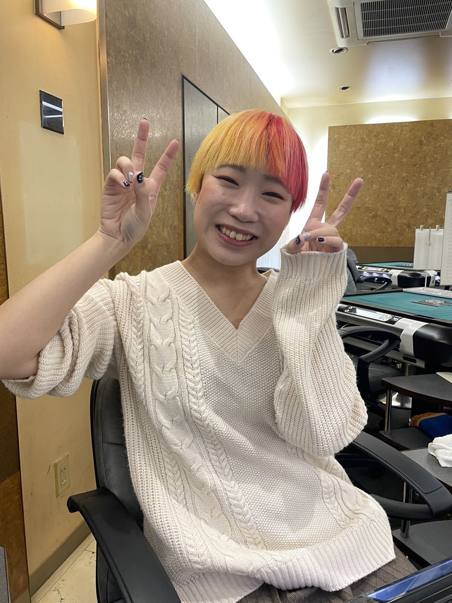 こんにちわ。芸夢です。
本日ゲスト！千代ちせプロが到着しました😍
このあと22時30分までいますので、
遊びに来てくださいね♪