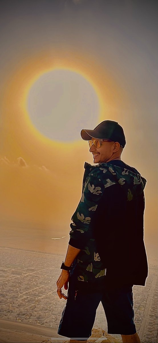 pradeeppokhrel5's tweet image. "Chasing sunsets and embracing the moment. 🌅 #GoldenHourMagic #CapturedInTime"