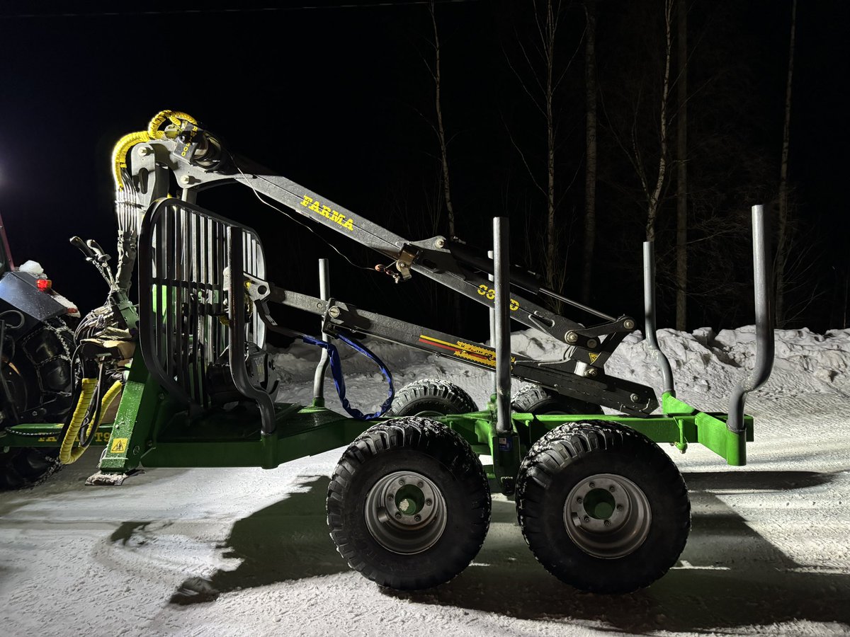 fid_oy's tweet photo. Myydään siisti vaihtokone. Farman T9F metsäperävaunu ja 6,7m G3 nosturi, vm. 2019. Vinssi! Erittäin siisti ja hyvin pidetty! Nyt kannattaa tarttua tilaisuuteen.
Kevytlohkoilla 2-vipuinen, sähköllä yletin, koura ja tukijalat. Aisaohjaus, vinssi. Soita 010-2020542 https://t.co/KYkcNiu4BD