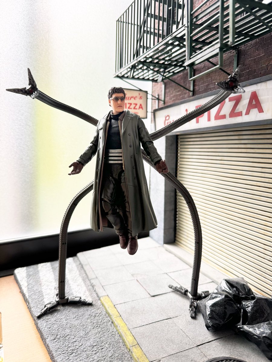 BigBadToyStoreよりMLドックオク到着。
トイサピでゴブリン注文したが、
いつ届くんだろう…。
ドックオク最高。