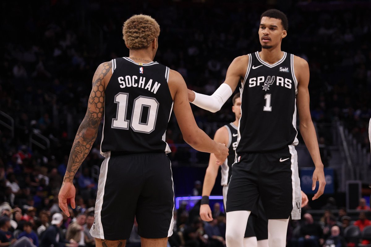 NBAIndia's tweet image. Wemby was cookin' in Detroit! 🖤🤍

The #NBARookie notched his first career triple-double in just 21 minutes of action in the @spurs W! ✅

#NBARooks #PorVida