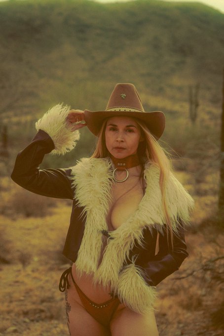 Skype shows are available 💜💜  https://t.co/xfu4Je2fXb  Pic credit @babybunnygoon 💫📸 https://t.co/3OJ<a href="/tag/newprofilepic"class="tags"><span>#newprofilepic</span></a>