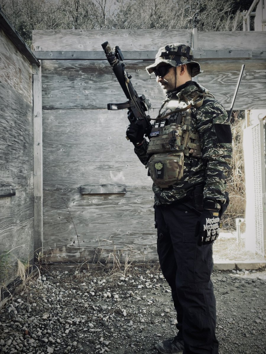 copper_kj's tweet photo. #ootd
🐅🐅🐅🏴
#airsoft #UCQBS #hetaranger #JÄGERASPC2 #aspc2 #mp5 #mp5sd6 #selfie https://t.co/sgY0a8snmt
