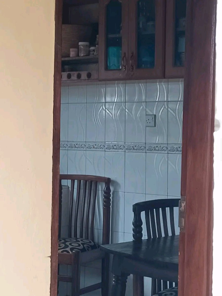 shukranproperty's tweet image. Mukono-town, Nasuuti. Available a house with #3bedrooms #2bathrooms plus #3boy'squaters.
  📌 Seated on #12Decimals ready mailo land title.
📌 Selling price  #180million ugx negotiable.
📌 FOR  inspection call or what's app on+256706592177
#KiiraMotorsXUgandaAirlines bugingo bobi