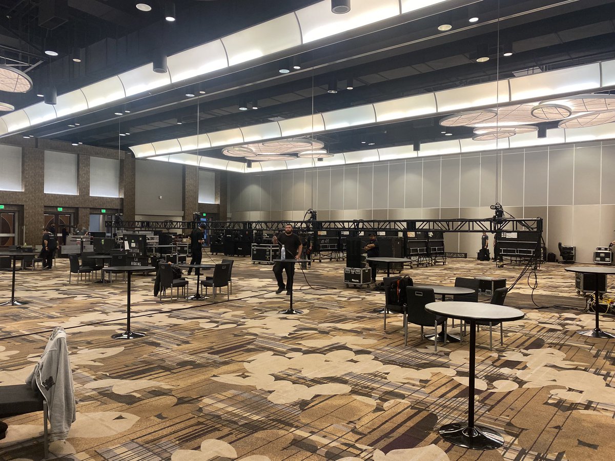 Itsphebeats's tweet image. Got a chance to learn about and use the software #ArrayCalc (Array Calculator) today at work. It’s software used to determine the angle degrees of line array speaker placement to maximize frequency output pitch and to counteract delay from speaker distances! 🤓🤓🤓 #AudioTech