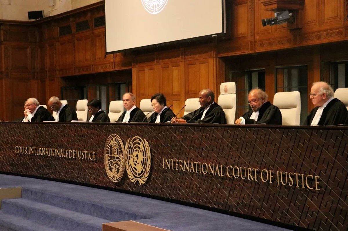A historic day! The International Court of Justice begins public hearings in South Africa's case against Israel. SA seeks provisional measures to prevent violations of the Genocide Convention by Israel in relation to #Gaza. Here are some resources ahead of the hearing 🧵