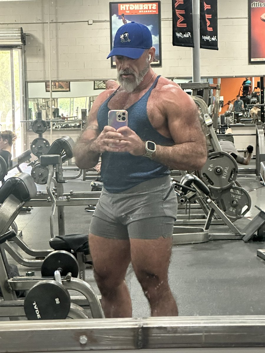 LawsonJamesX's tweet photo. Just working out getting ready for Vegas. No big whoop. https://t.co/YHyWCAxOQo