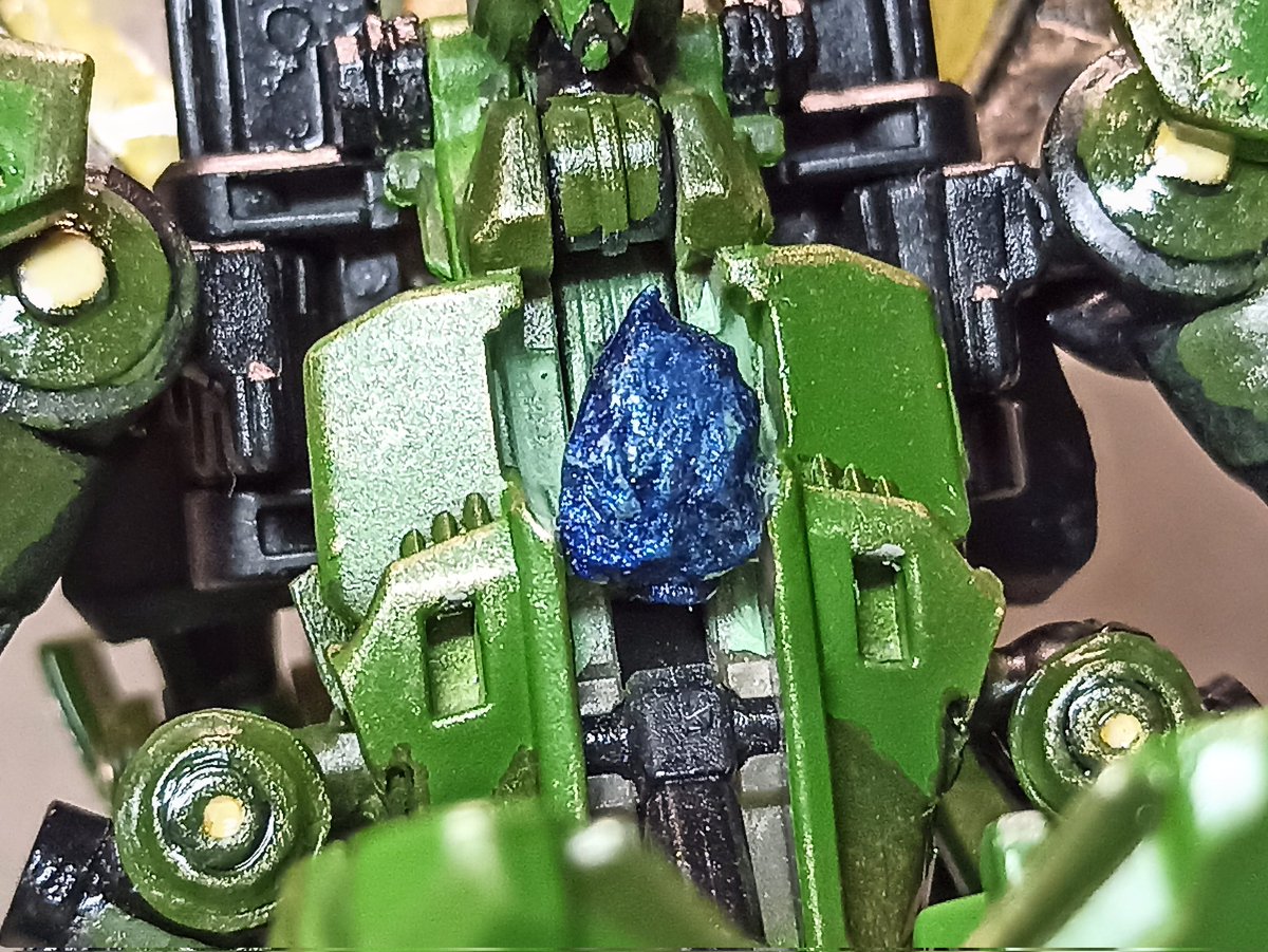 Interferencer_'s tweet photo. How to recognize a Prime? He'll have an ancient-cybertronian-crap in tits. 

In case of Quintus, it's the #Emberstone. Not removable, but it gives some good display variations. 

[ 4/9 ]
#Transformers #EarthSpark #Quintus_Prime #maccadam https://t.co/Vic3XHPLjL