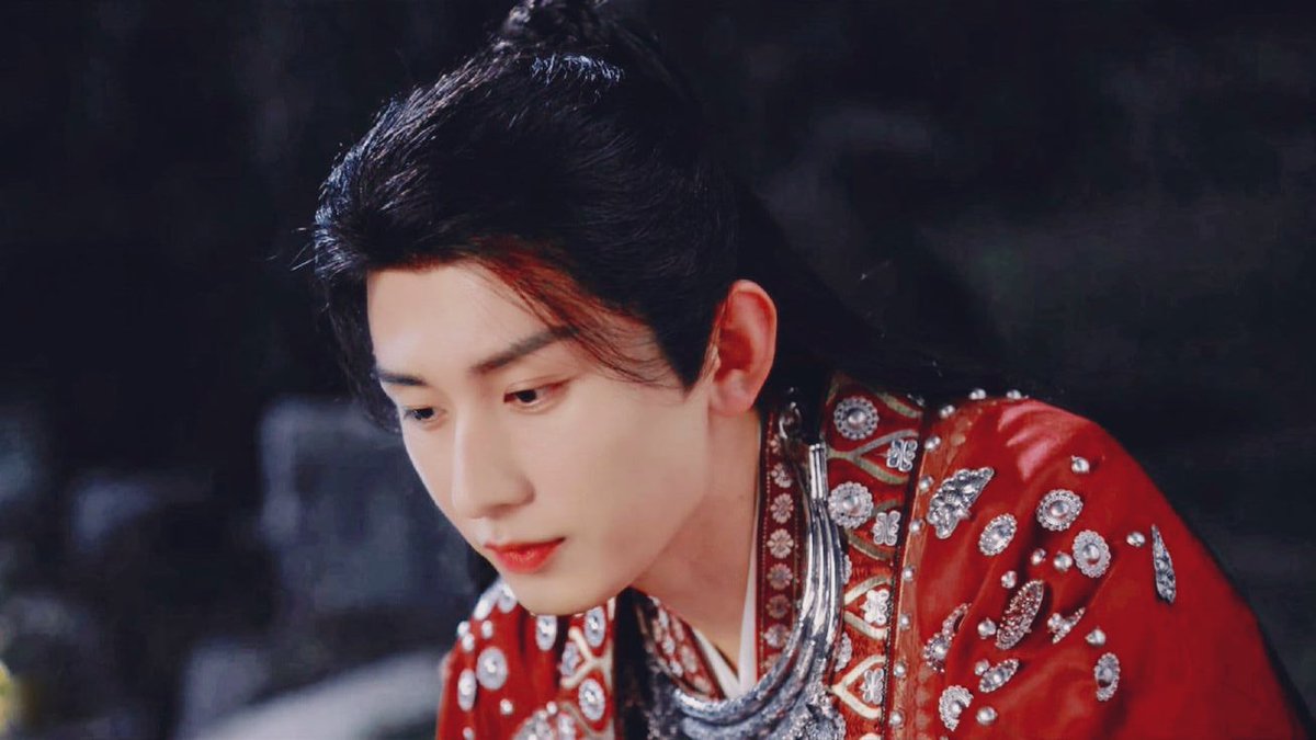 lilianhuaTH's tweet image. มาคิดๆ ดูแล้ว..ทึ่คดีคฤหาสน์ไฉ่เหลียนนั่น-
ชุดวิวาห์สีแดงของเจ้าสาวก็หนักพอสมควรล่ะ
…
กระโปรงแคบนักจนข้าเดินเองไม่ค่อยสะดวก
แล้วตอนที่ข้าแต่งออกมาพวกเจ้าอึ้งอะไรกัน?
@xetherfire @DifeishengBTH