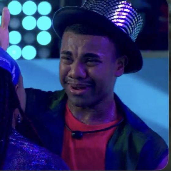 periclesfaria's tweet photo. curtindo o show // começou melhor eu ir  #BBB24 

- Equipe Pericão https://t.co/2A6xYcf19w