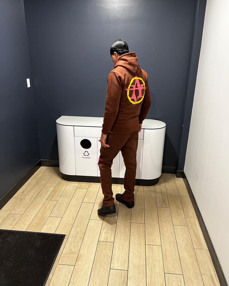 S_stevens36's tweet photo. Alone not lonely 🚶🏽‍♂️

🚨🚨 NEW VA JUST DROPPED https://t.co/HOtYxOTWVl