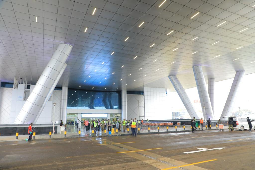 TourismBoardUg's tweet photo. As we prepare to host #NAMSummitUg2024 and #G77ChinaSummitUg24, Entebbe International Airport is unveiling new horizons.

Step into a world of convenience and modernity as Uganda welcomes you with open arms. 
 
Letting you to experience a seamless journey from touchdown to your chosen destination. Our state-of-the-art facilities ensure your arrival is as smooth as the landscapes you're about to explore.

Extend your stay, discover our national parks, embrace our heritage, and let Entebbe Airport be your portal to an unforgettable experience.

#ExploreUganda #NAMSummitUg2024 #G77ChinaSummitUg24