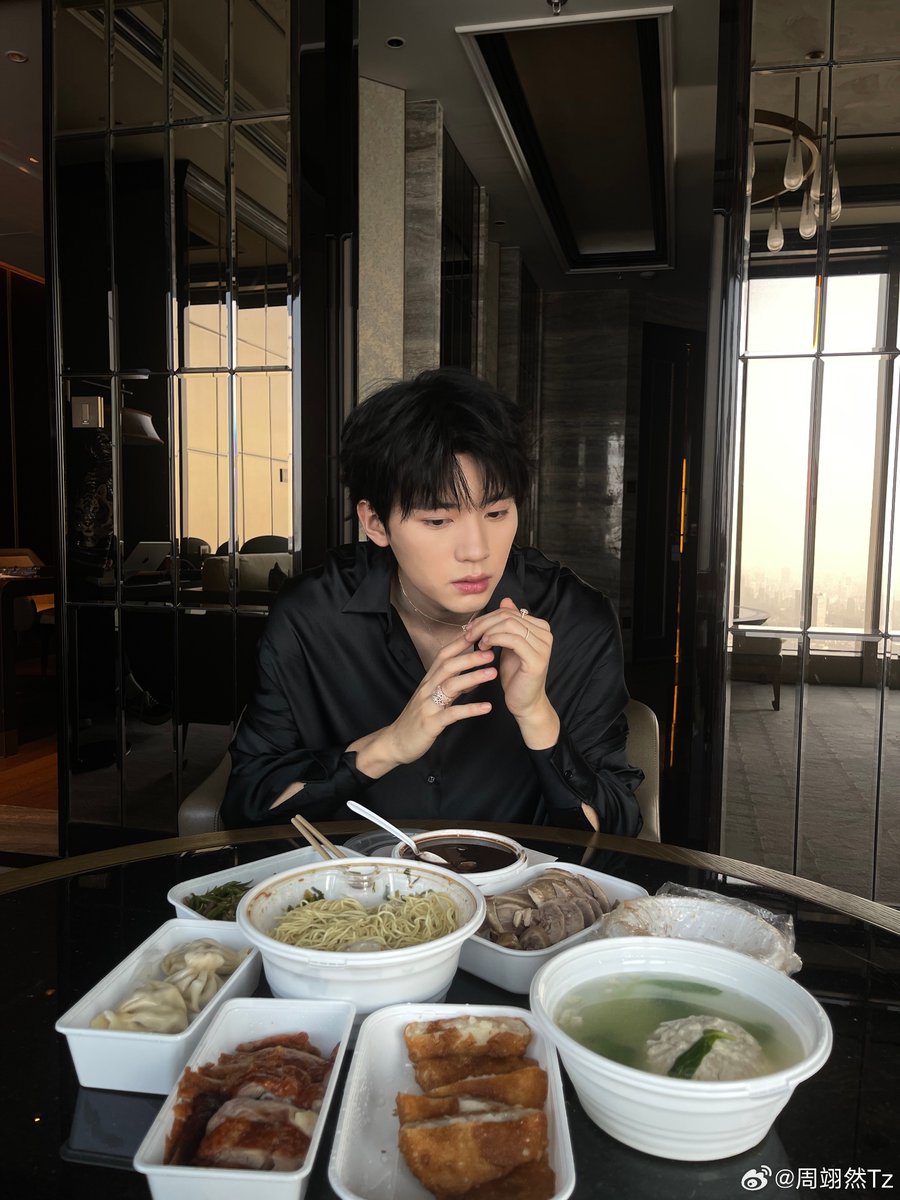 #ZhouYiran shares new snap

#周翊然