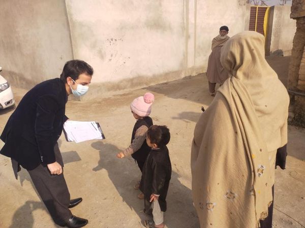 On 10/01/2024, AAC-I Charsadda Mr. Waqasur Rehman inspected the various teams in Tarangzai on the third day of anti-polio campaign.
Door markings and children's finger markings were checked and NA Validation was also checked.