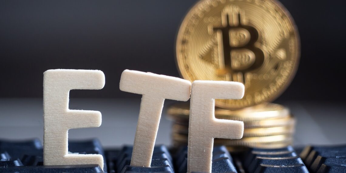 asesores_crypto's tweet photo. Después de meses de idas y venidas, por fin, la #SEC ha aprobado los #ETF de #Bitcoin de:
@vaneck_us 
@bitwise 
@Fidelity 
@FTI_Global 
@ValkyrieFunds 
@hashdex 
@ARKInvest 
@Grayscale 
@BlackRock 
@WisdomTreeFunds 
@InvescoUS 
Ahora, ¿qué crees que va a pasar? https://t.co/RaHltKSaZH