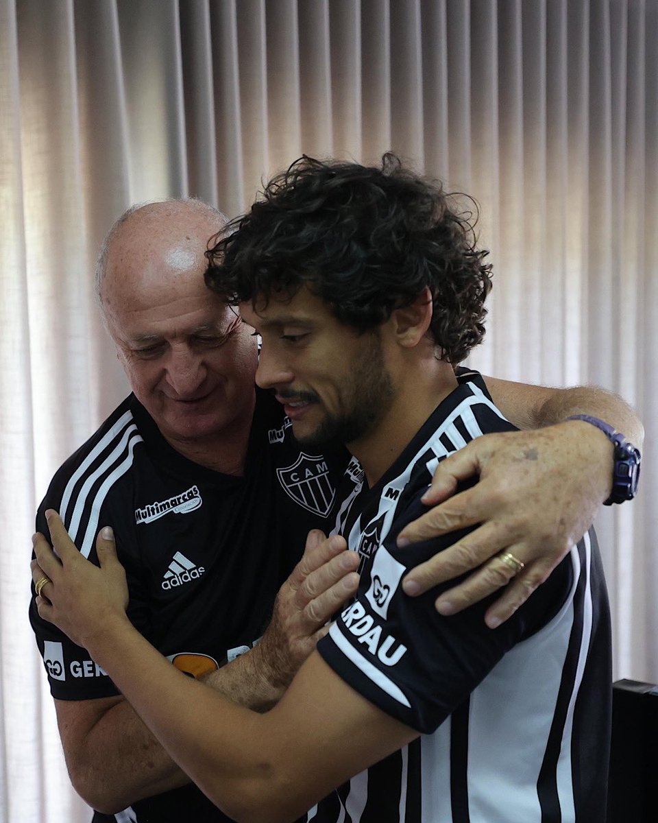 repsoldandre's tweet photo. 🗣️ Felipão:

“Não é o Scarpa que vai fazer isso (melhorar bola aérea). São os zagueiros, atacantes, volantes, meias, que vão atacar a bola. Ele vai colocar a bola dentro da pequena área. Temos que ter jogadores coma intenção e qualidade de atacar a bola e colocar para dentro” https://t.co/bKHbfbaRUK