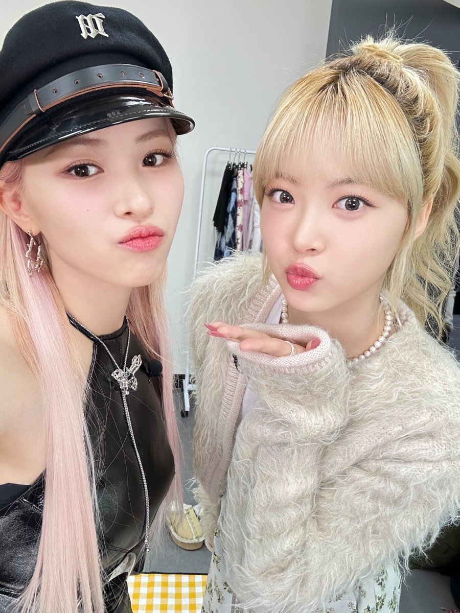 eunchae_diary's tweet photo. #은채의스타일기
서로 한눈에 반해버린 은채와 류진😍
설렘 가득 스타일기 오늘 저녁 7시 대공개🎉

@le_sserafim
@ITZYofficial

#은채의스타일기 #StudioK
#HONGEUNCHAE #홍은채
#있지 #ITZY #류진 #RYUJIN #ITZY_UNTOUCHABLE 

COMING SOON⬇️
https://t.co/SmUpyOrGcV https://t.co/Gj3KETLpK5