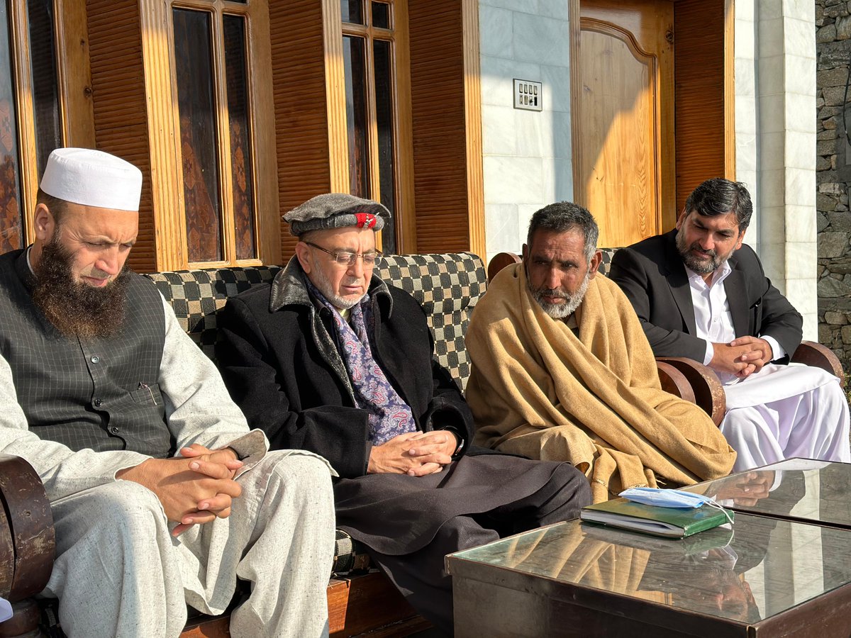 ProsecutionMKD's tweet photo. The Regional Director Prosecution, Malakand Division Mr. Saeed Naeem, along with Learned District Public Prosecutor Dir lower Mr. Wajid Khan, offering condolence and tendering guidelines for qualitative investigation of the case of a minor being rapped and murdered. https://t.co/iewwSdjyY2