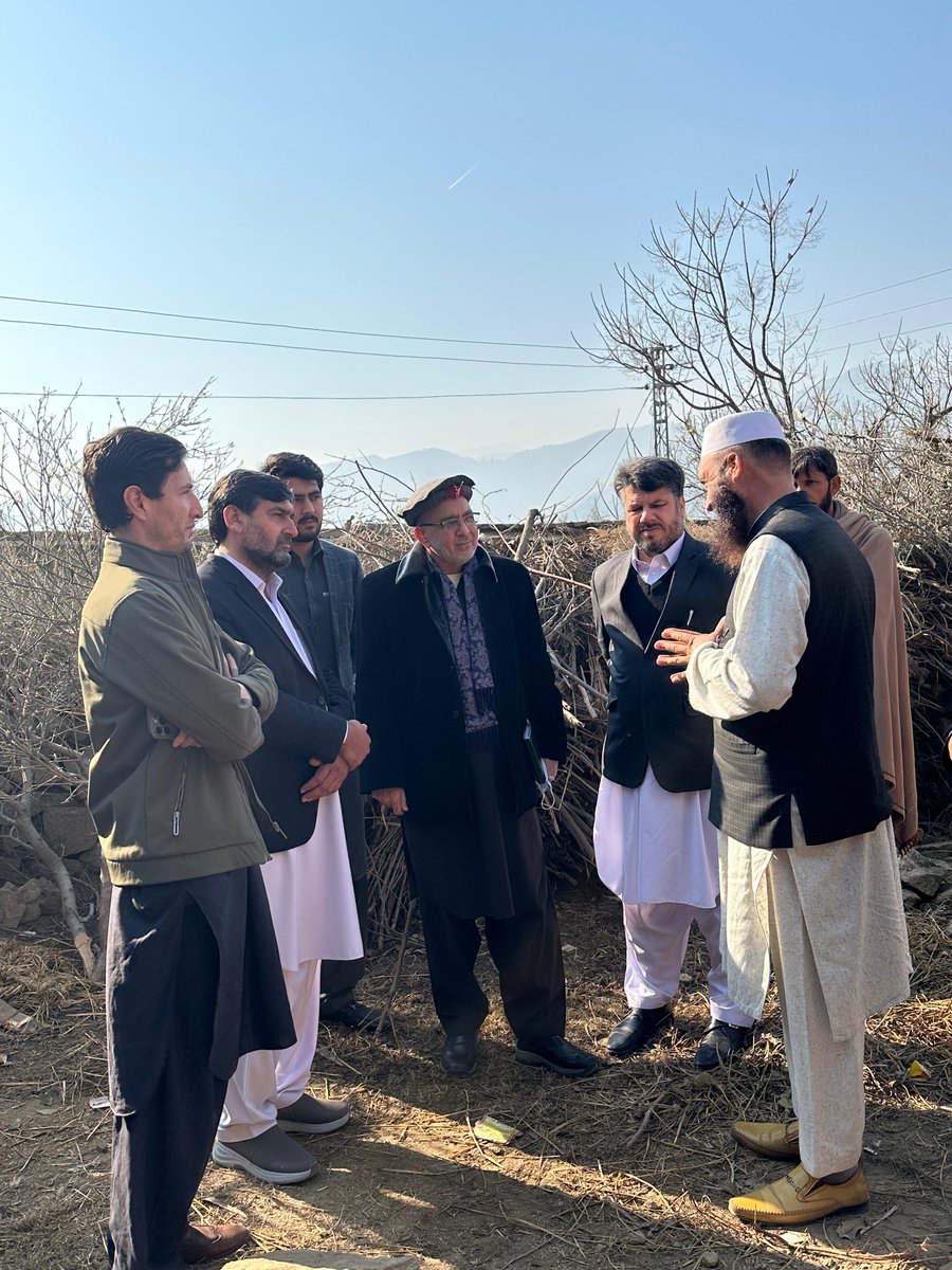 ProsecutionMKD's tweet photo. The Regional Director Prosecution, Malakand Division Mr. Saeed Naeem, along with Learned District Public Prosecutor Dir lower Mr. Wajid Khan, offering condolence and tendering guidelines for qualitative investigation of the case of a minor being rapped and murdered. https://t.co/iewwSdjyY2