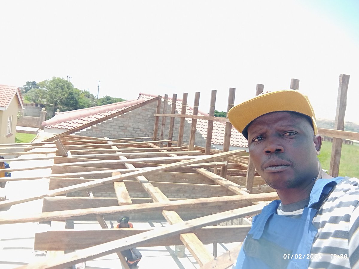 mattroofings's tweet photo. For all your roofs, ceiling, gutters, chimney and wall flashings contact us on WhatsApp+263773580590/+263715147160 we leave you satisfied. https://t.co/1ZR6JiuQqh