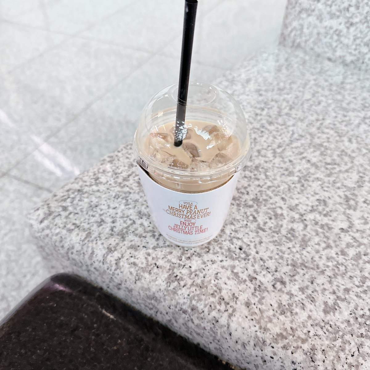 BySorella's tweet photo. 仁川空港で、免税品受け取ってタックスリファンドしてもらって、やっとコーヒーで一息😮‍💨
どうなることかと思ってた韓国ひとり旅、一言で言えばとっても楽しかったです😍
とにかく期待せず、失敗する覚悟で行ったので、楽しすぎて調子に乗らないことだけを常に考えてました🤣 https://t.co/ejFgnGOQTn