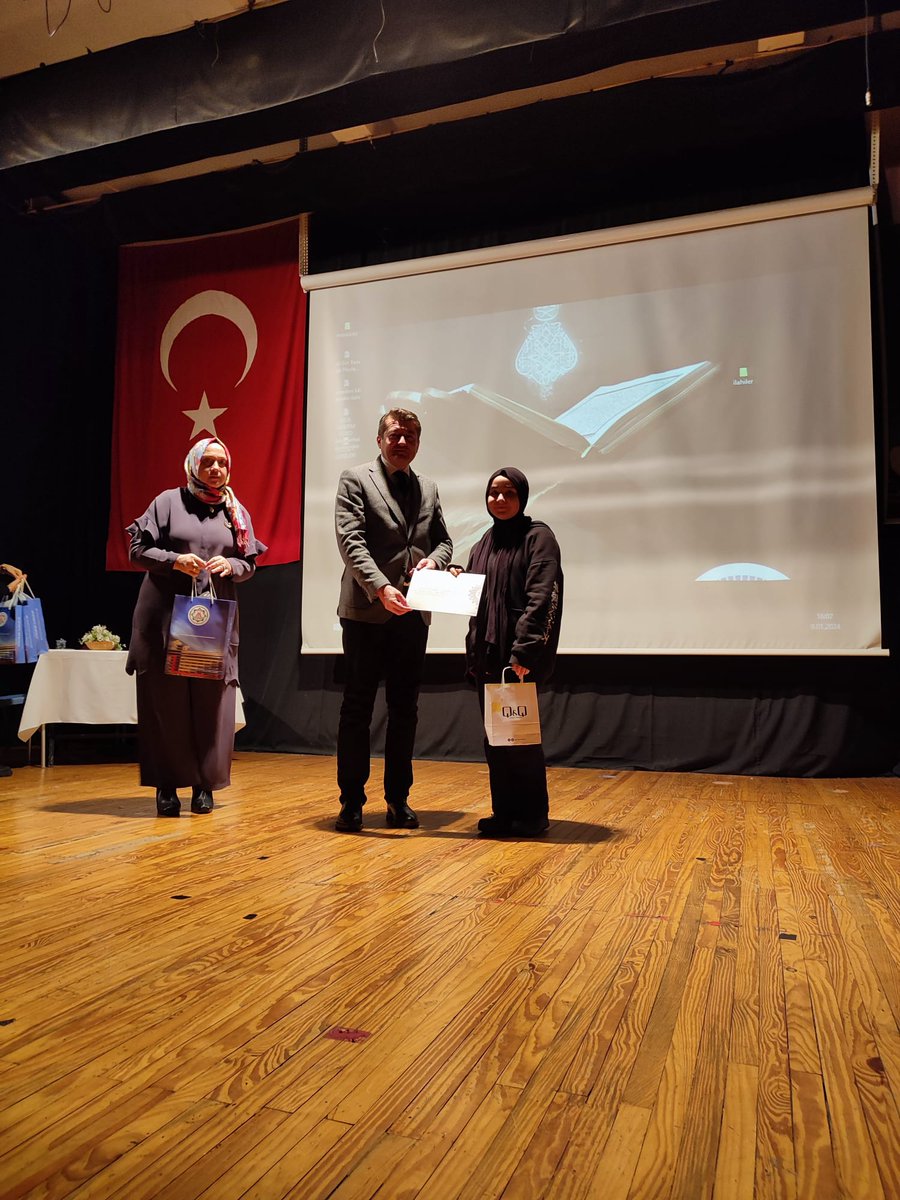 Genç Nida Kur'an-ı Kerim'i Güzel Okuma Yarışmasında İzmir 3.olan 8.sınıf öğrencimiz Hira Nurşah KARAÇAM'ı ile yetişmesinde emeği geçen değerli ailesi ve öğretmenlerini tebrik ediyoruz.<a href="/dr_yusufyilmaz/">YUSUF YILMAZ</a> <a href="/izmirdinogretim/">İzmir İl M.E.M. Din Öğretimi Bölümü</a> <a href="/kenank61351/">kenank6135</a> <a href="/MenemenMEM/">Menemen İlçe MEM</a> <a href="/meb_dinogretimi/">MEB Din Öğretimi Genel Müdürlüğü</a>