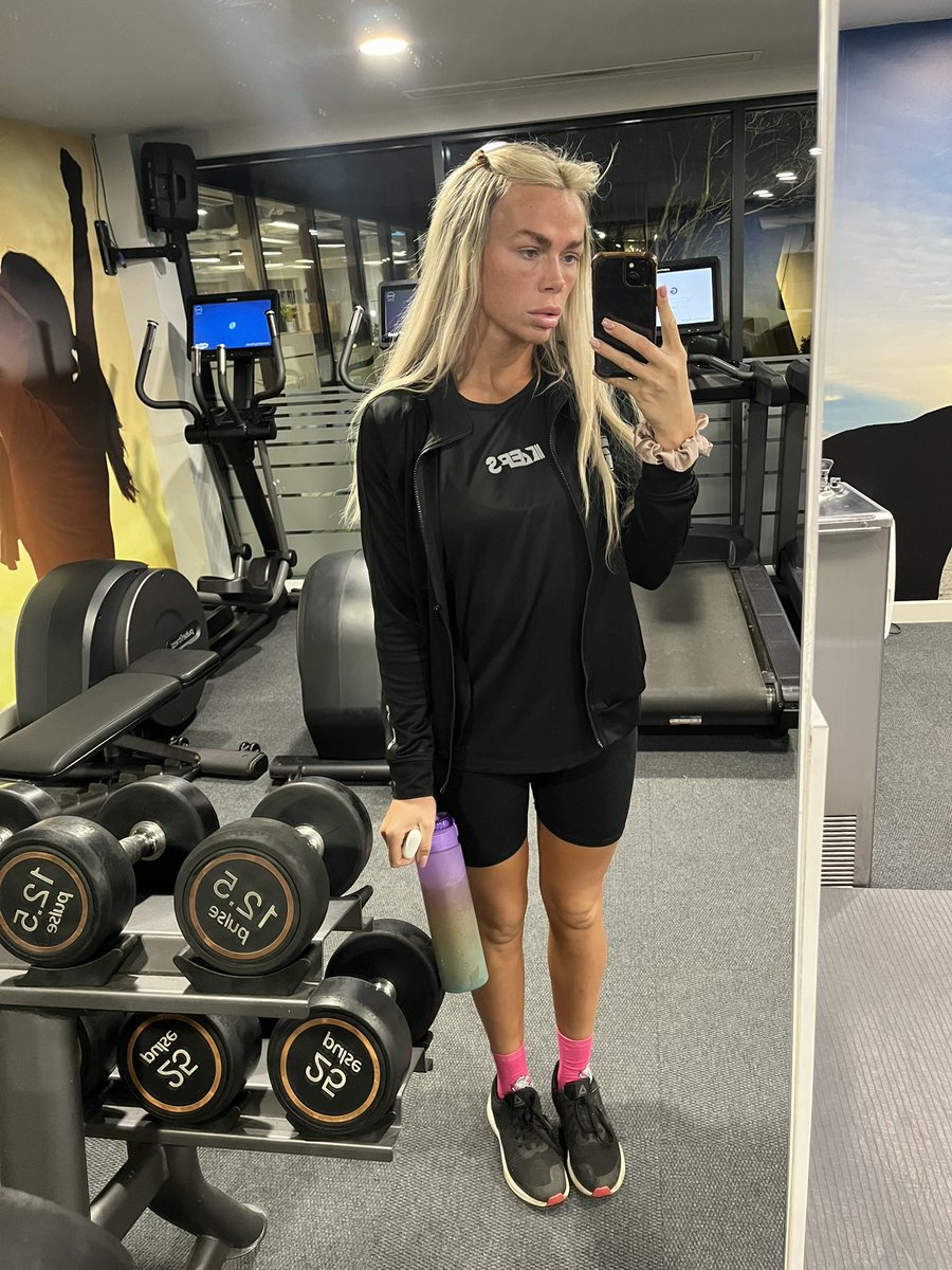 HanDelaney's tweet photo. Cold one today in this gym! 🧟‍♀️ 🧊 https://t.co/SMu51FOIAJ