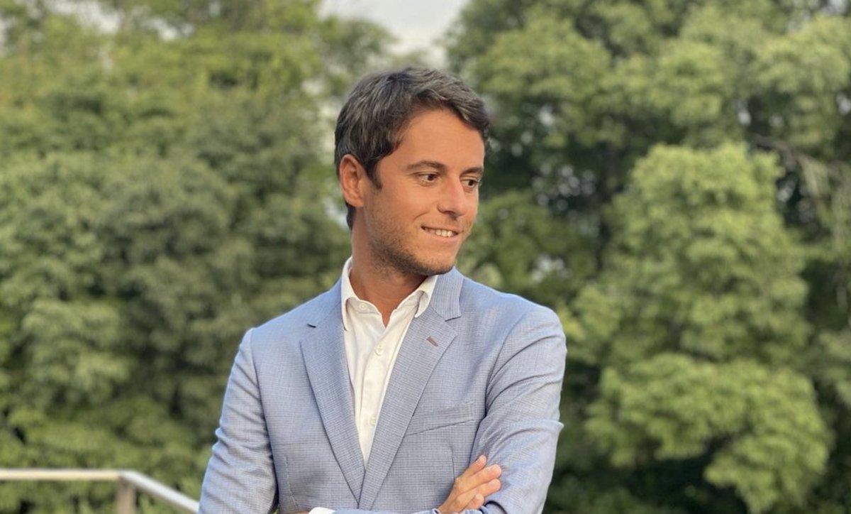 VilainCat's tweet photo. 🔴 Selon BFM TV, Gabriel Attal a pris un sucre dans son chocolat chaud ce matin. https://t.co/63PH3nUwEI